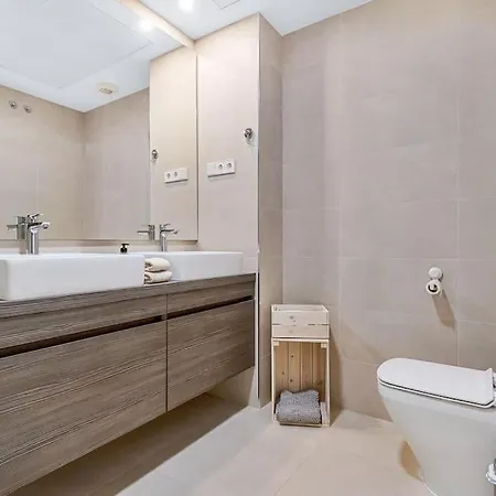 With Big Pool And Close To Beach! 公寓 丰希罗拉