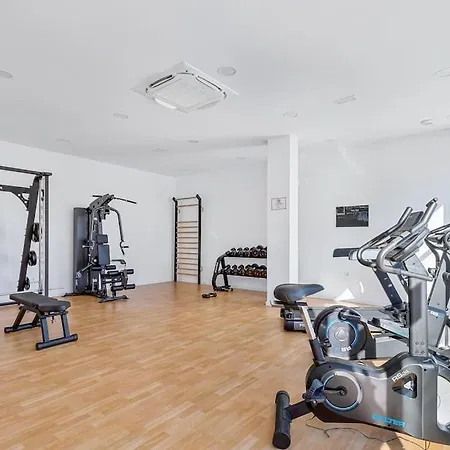 With Big Pool And Close To Beach! 公寓 丰希罗拉