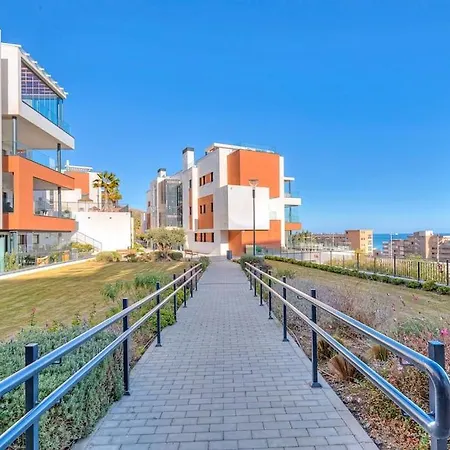 شقة With Big Pool And Close To Beach!