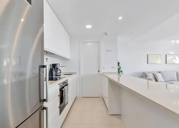 With Big Pool And Close To Beach! *