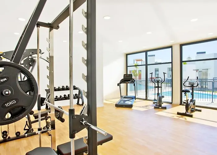 With Big Pool And Close To Beach! *