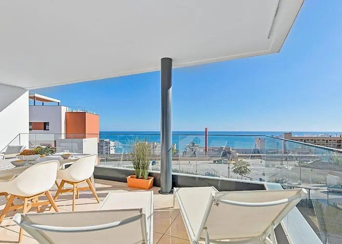 With Big Pool And Close To Beach!