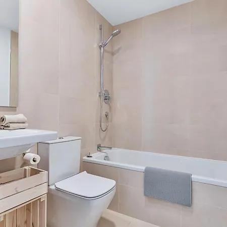 דירה With Big Pool And Close To Beach! פואנגירולה