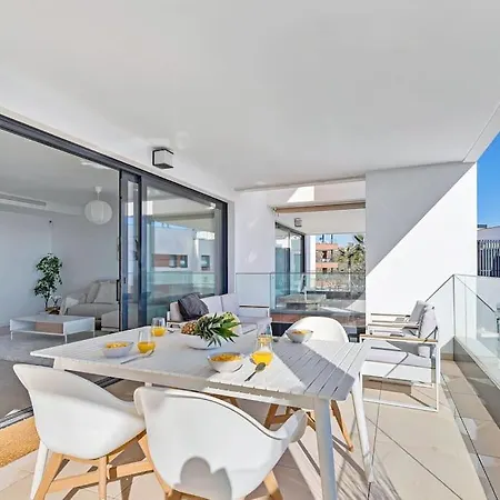 דירה With Big Pool And Close To Beach! *