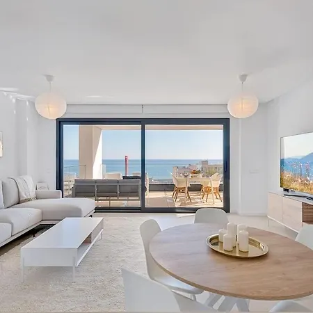 דירה With Big Pool And Close To Beach! *