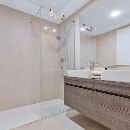 דירה With Big Pool And Close To Beach! פואנגירולה