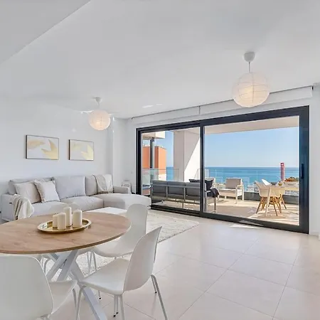 דירה With Big Pool And Close To Beach! *