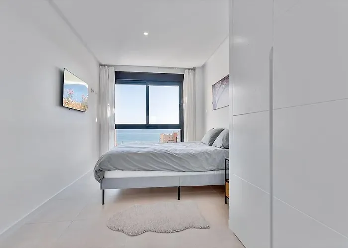 With Big Pool And Close To Beach! Lejlighed *